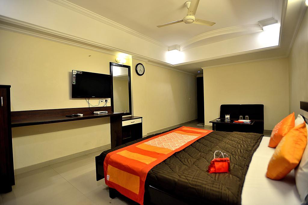 Hotel Alpha Vadodara Exterior foto