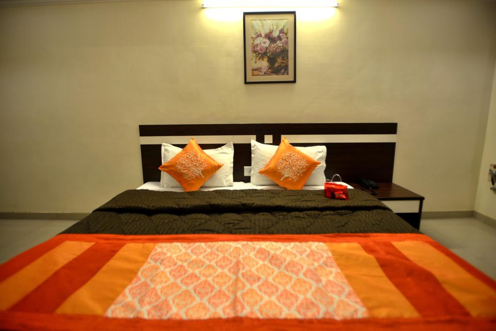 Hotel Alpha Vadodara Exterior foto