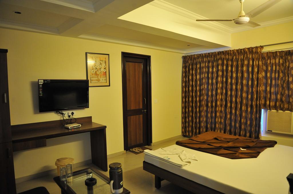 Hotel Alpha Vadodara Habitación foto