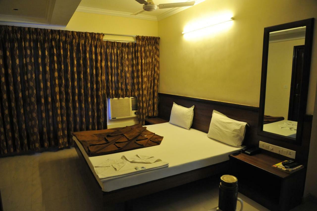 Hotel Alpha Vadodara Exterior foto